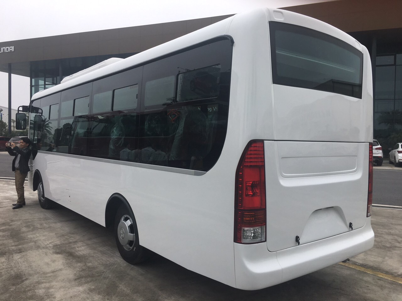 xe-bus-15-hd-b40-kieu-dang-new-city-2